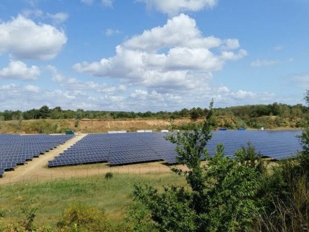 Farma słoneczna we Francji